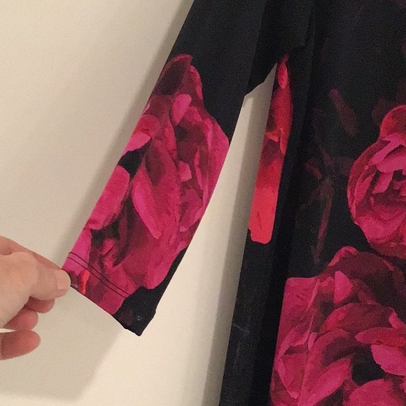 Clara Sun Woo tunic. Size L. Black & red rose design. 8” side slit at hem. - Picture 3 of 5